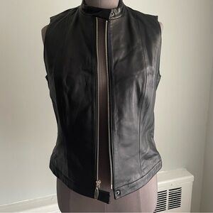 Siena Studio women’s black leather zip up vest size small